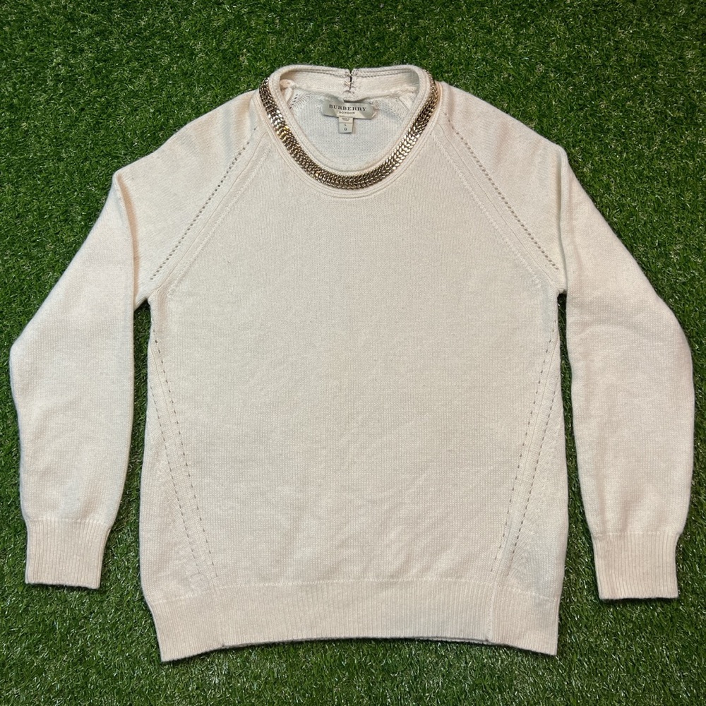Cashmere Burberry sweater / long sleeve with gold collar necklace